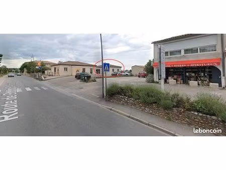 local commercial 98 m² avec grand parking