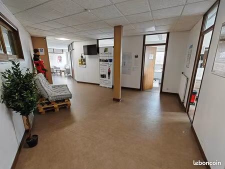 plateau de 340 m2 de bureaux  salles de reunion ...