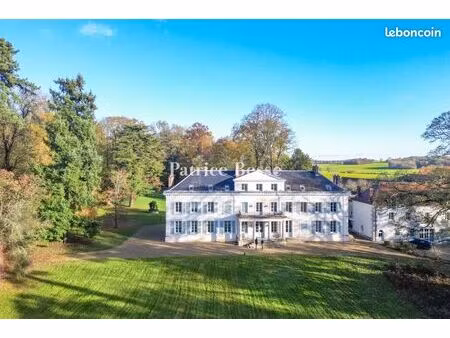 château 20 pièces 1 200 m²