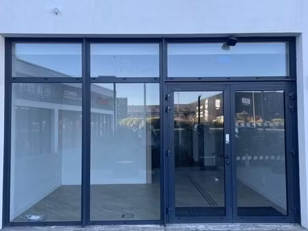 local commercial 127 m² bizanos