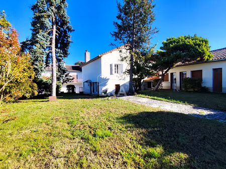 maison avec jardin bourg de saint laurent de ceris (16)