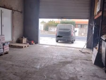 location local commercial 120m2 rivesaltes 66600 - 750 € - surface privée