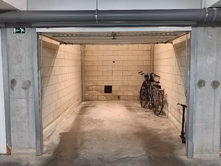 grand garage à zeebrugge-strand