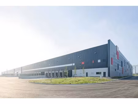 à louer - entrepôt logistique de 10 3 ha en zone industrielle et portuaire du havre (76)