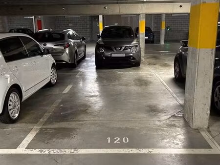 emplacement parking 1v sécurisé !