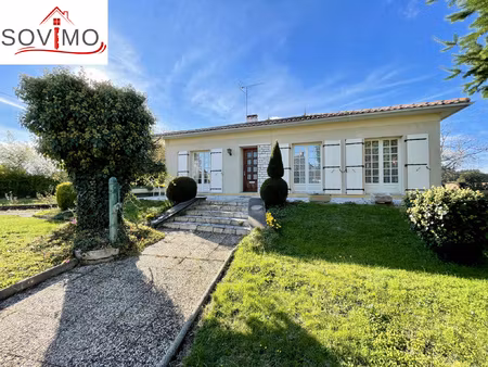 centre bourg  ensemble immobilier : agreable pavillon de 197