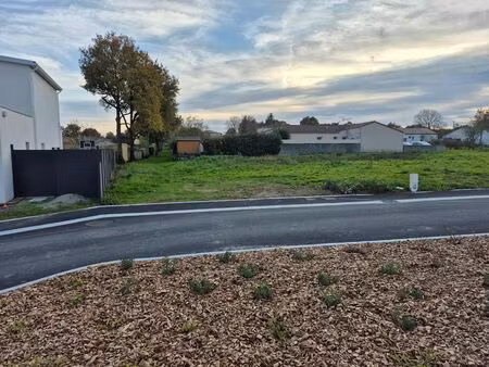 aubigny -terrain de 337 m² libre de constructeur