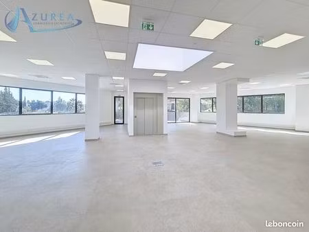 bureaux 300 m²