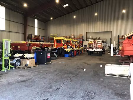 bâtiment 1200m2 bassens