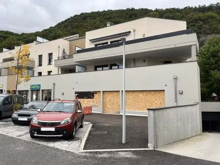 location commerce 165 m² à noyarey (38360)