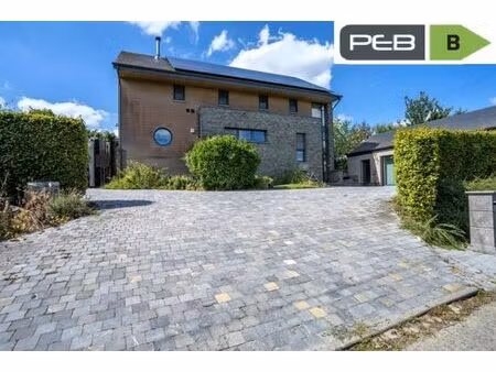 superbe propriété équestre avec construction récente