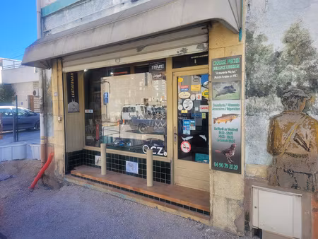 a vendre à pertuis(84120)   local commercial 170 m2 compren