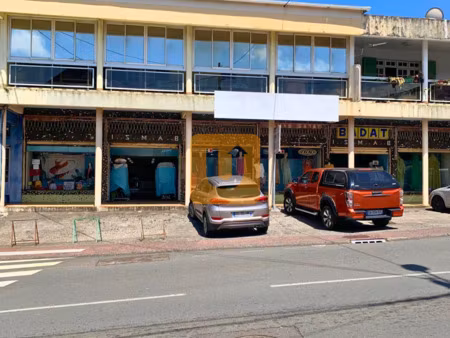 local comercial 300m2 centre ville petite ile