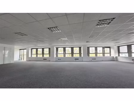 location locaux professionnels 204 m² à la garenne-colombes (92250)  5 071 €