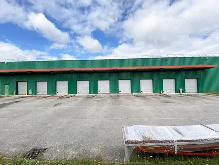 location local d'activités plaisir 2 362 m²