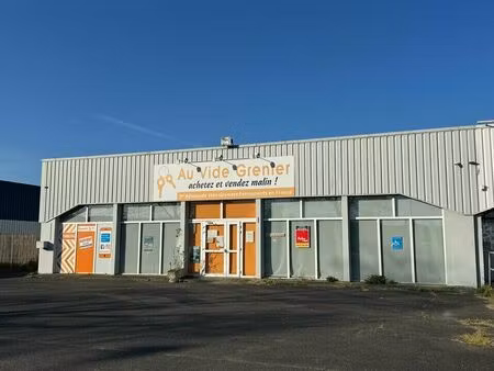 location commerce 1000 m² à saint-cyr-sur-loire (37540)