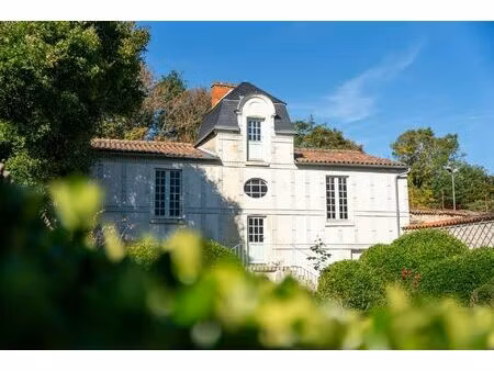 vente hôtel particulier la rochelle 15 pièces 426 m² <meta name="description" content="la 