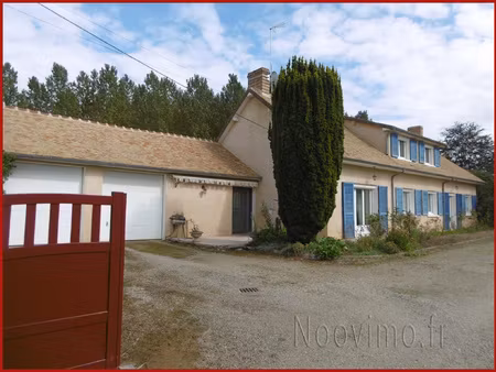 maison au calme avec 5 hectares. 5 ch. 700 m2 de dépendances
