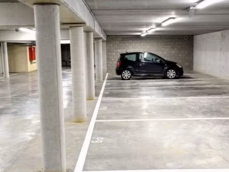 emplacement de parking à vendre - bonne option de rendement