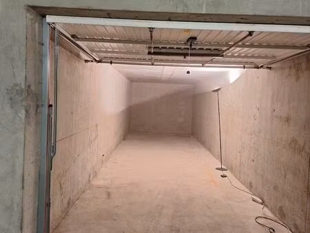 vend garage double 30m2■superficie de 30m2 ■porte 4 points