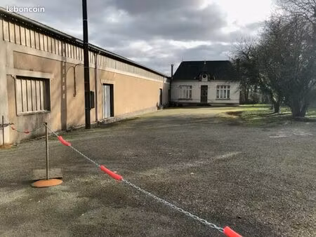 maison de caractère + hangar (1000m2)