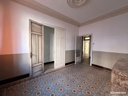 immeuble 10 pièces 250 m²