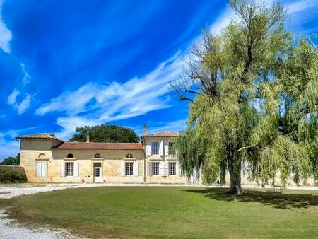 magnifique et rare domaine de 1300 m² sur 6.4 hectares proche bordeaux
