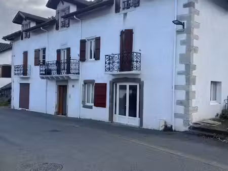 vente appartement 6 pièces 162 m² saint-étienne-de-baïgorry (64430)