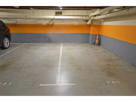 ondergrondse autostaanplaats in 'residentie royale'