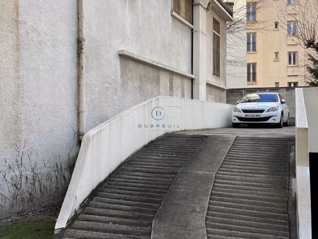 parking exterieur rue madiraa courbevoie