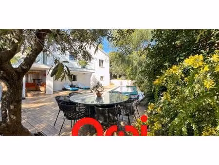 maison avec piscine et terrasse bandol (83)