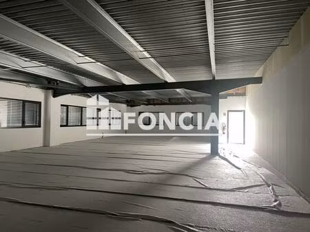 location - bureau - 2220 m² - 26 400 €/an hc ht - 2 200 €/mois