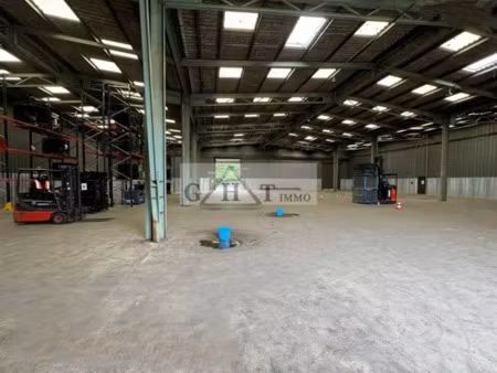 a louer viry-chatillon entrepot et bureaux de 1500 m²