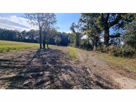 'terrain à bâtir en fond d'impasse  calme  lumineux et idéal