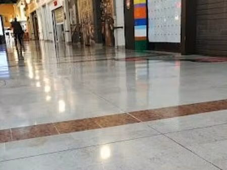 location commerce montfavet 235 m²