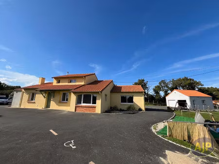 maison saint christophe du bois