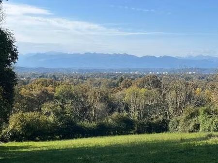 terrain vue imprenable sur les pyrénées
