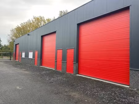 entrepôt neuf à louer sur une superficie de 240 m2. entré...