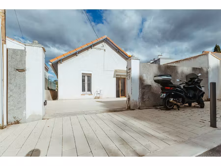 bien rare - maison non mitoyenne ancien chemin de cassis 130