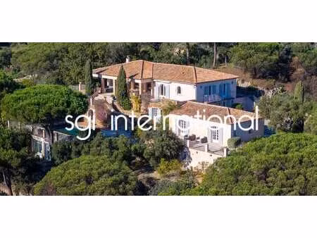 villa avec piscine en bord de mer ramatuelle (83)