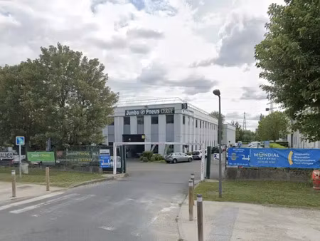 bureaux rénovés à la sortie de l'autoroute a15
