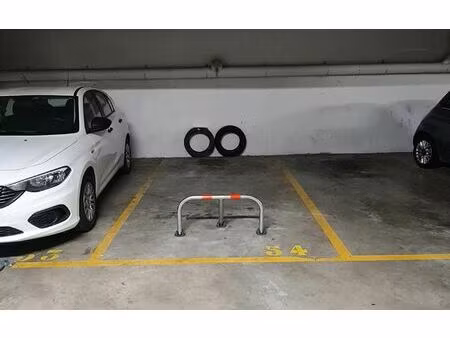 location stationnement  m² t- à saint-denis  100 €