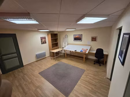 location locaux professionnels 61 m² à bidos (64400)  290 €