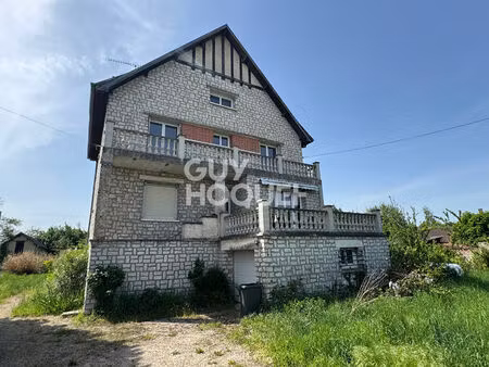 maison familiale de 200 m2 avec 5 chambres à dordives et son terrain de 2800 m2.