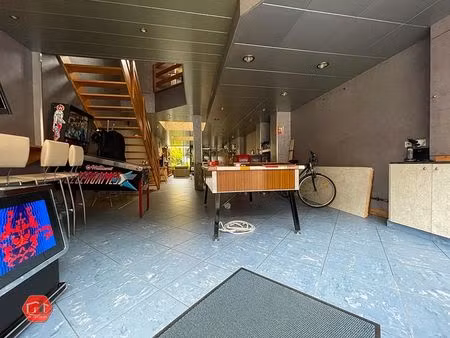 charmante maison spacieuse à proximité du centre-ville.