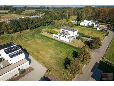 exclusief bouwperceel van 2.149 m2 in het charmante oud-rekem – slechts enkele minuten van