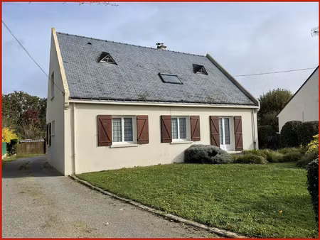 maison 184 m2 au sol / 6 ch / centre st lyphard