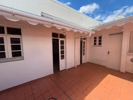 à basse-terre  vaste appartement à louer avec terrasse 6 p
