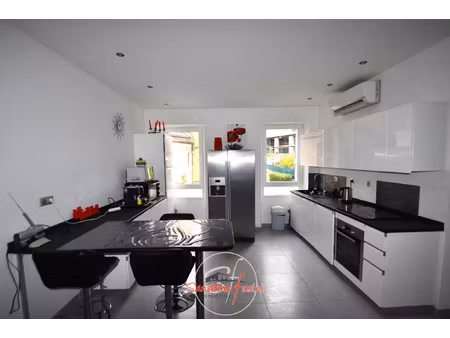 beau 2 pièces traversant entièrement climatisé