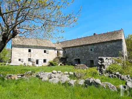 corps de ferme à vendre à florac